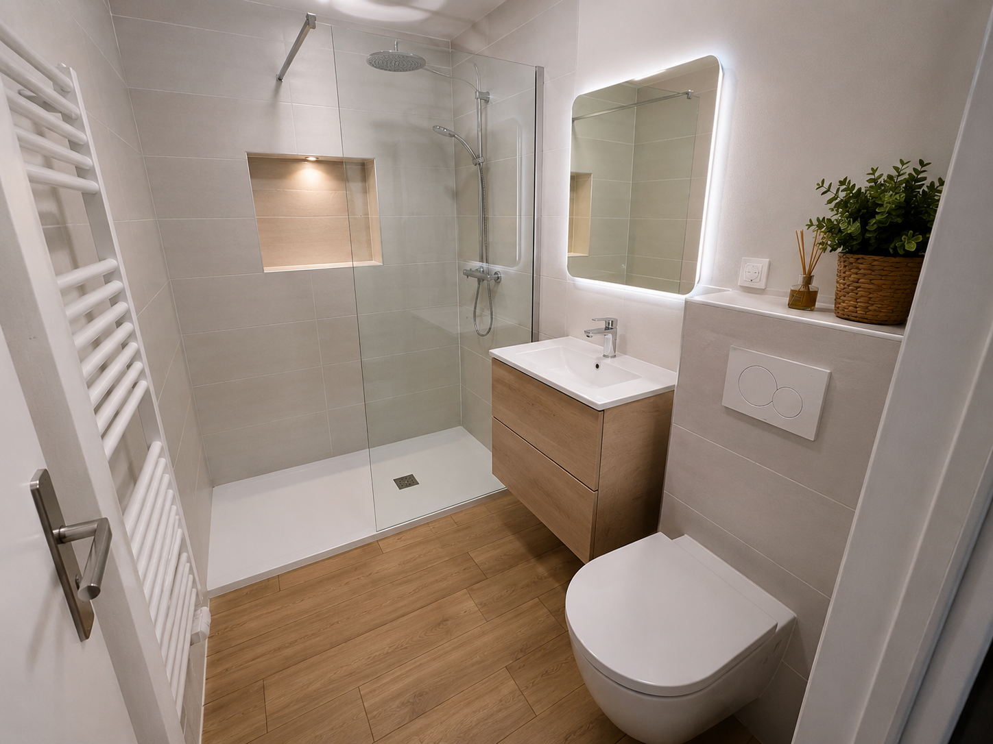 Douche à l'italienne avec meuble vasque suspendu